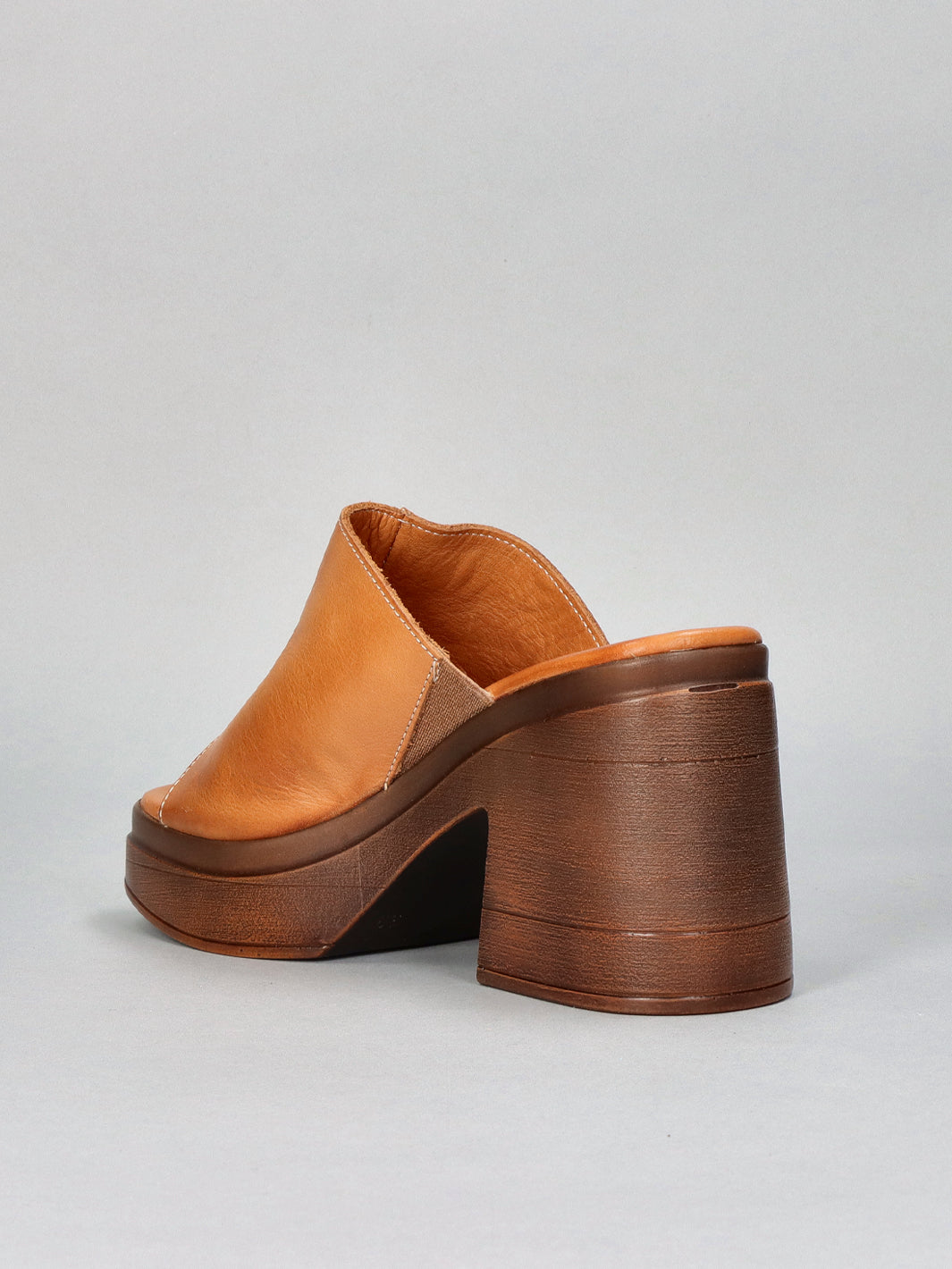 LEATHER SLIPPERS - BROWN