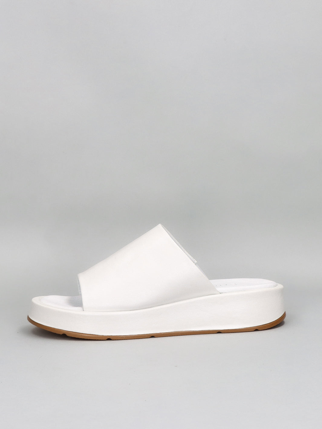 LEATHER SLIPPERS - WHITE