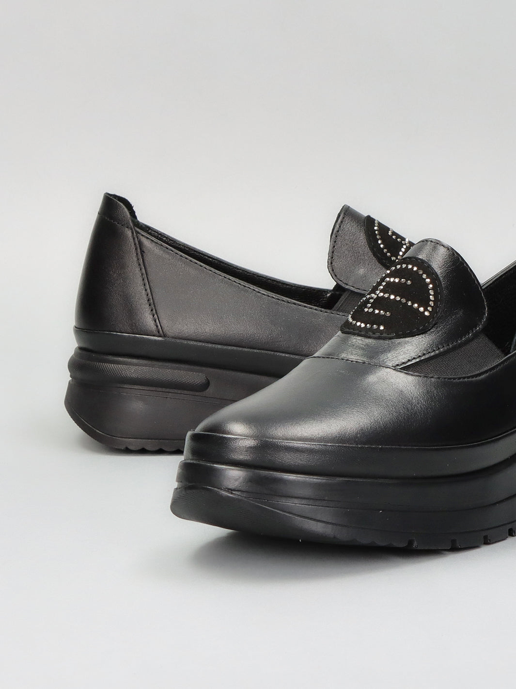 LEATHER LOW SHOES - BLACK