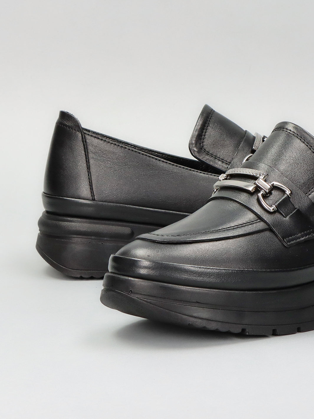 LEATHER LOW SHOES - BLACK