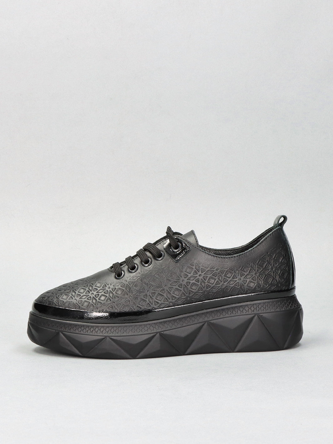 LEATHER SNEAKER - BLACK