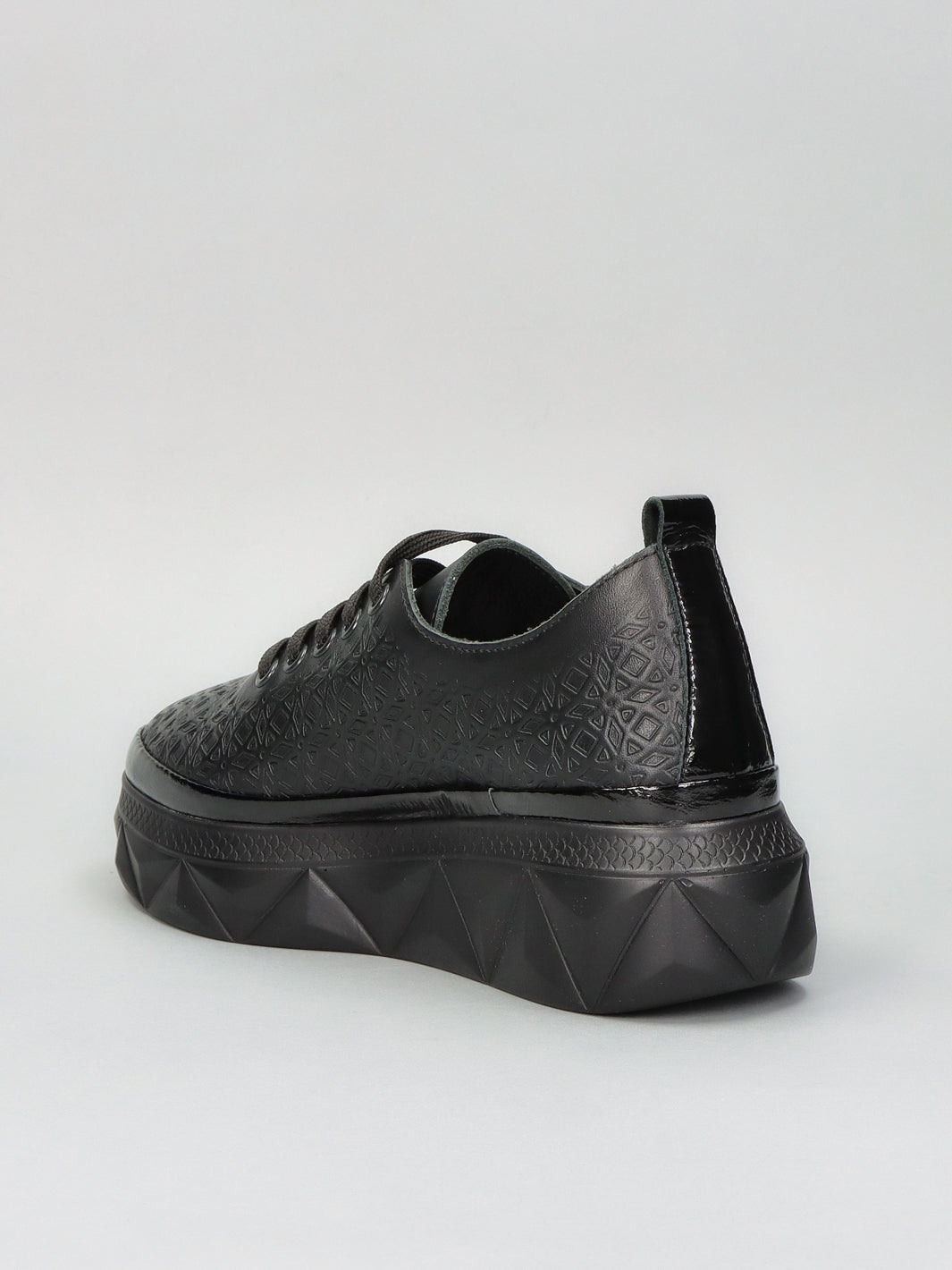 LEATHER SNEAKER - BLACK