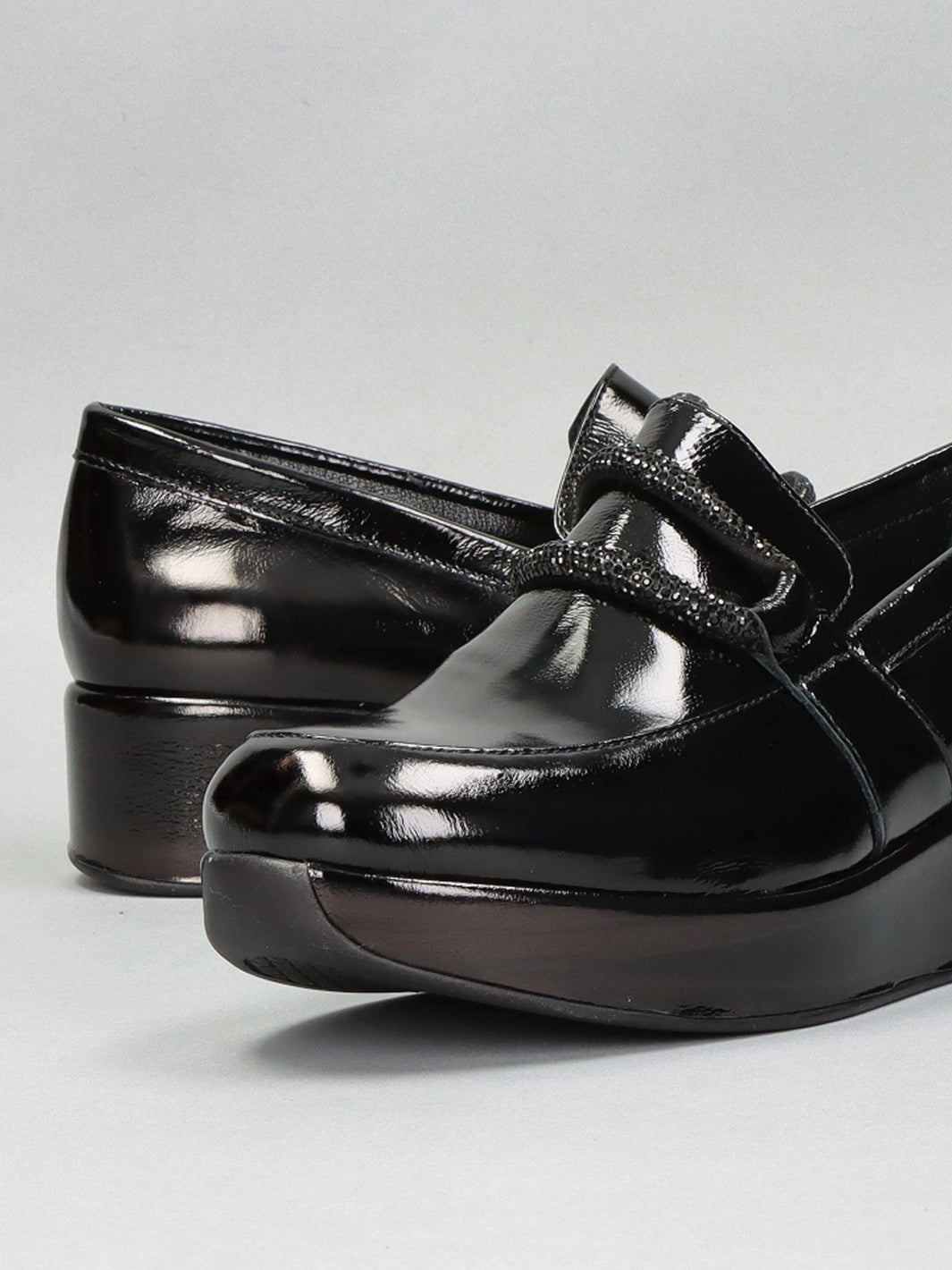 LEATHER LOW SHOES - BLACK