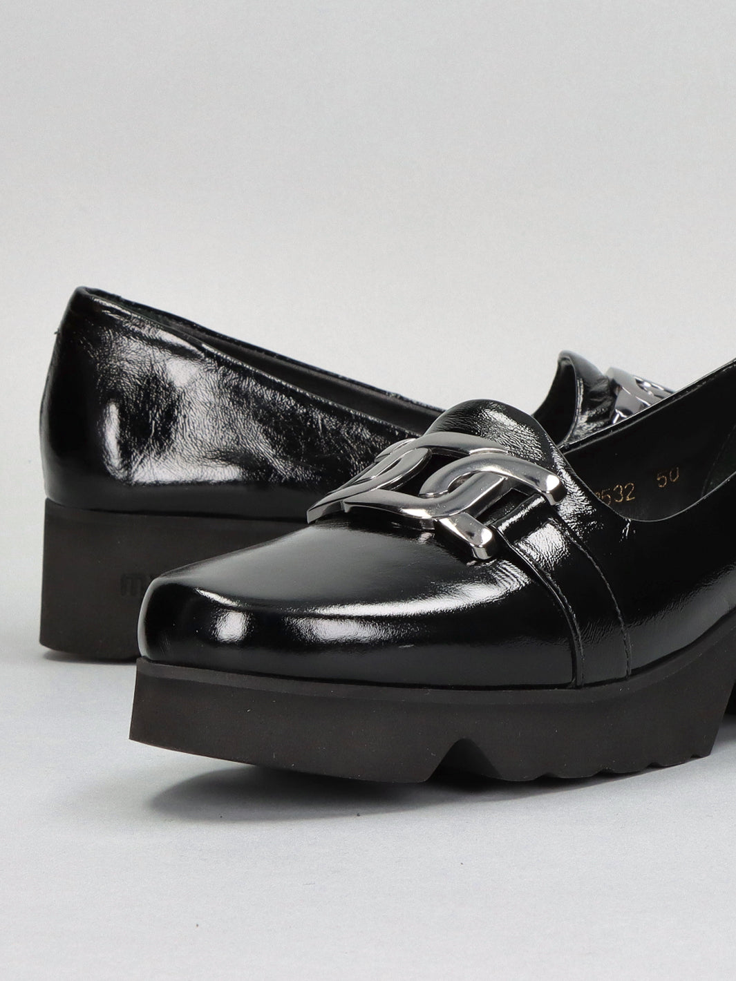 LEATHER LOW SHOES - BLACK