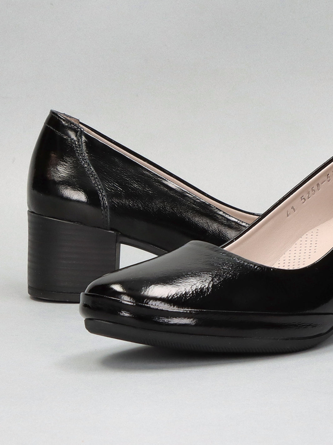 LEATHER PUMPS - BLACK